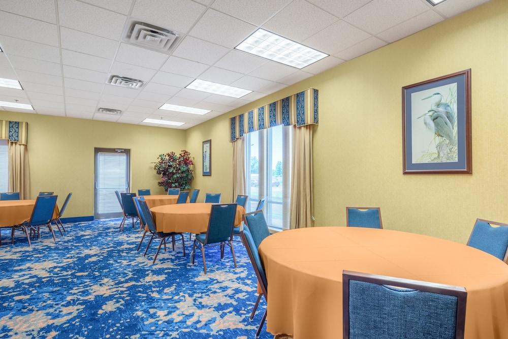 Holiday Inn Express Cambridge By Ihg Экстерьер фото