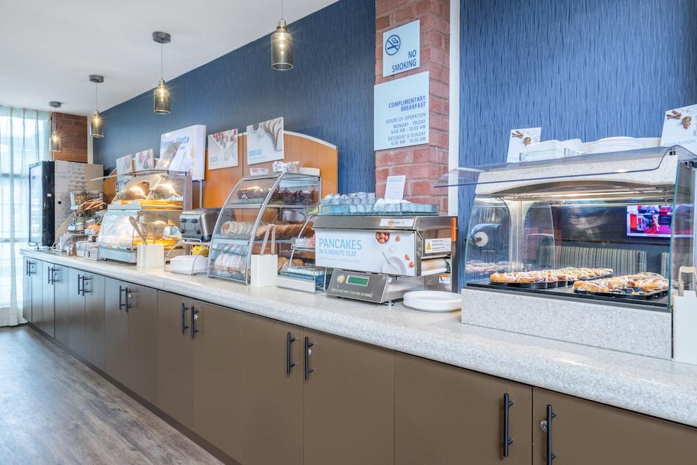 Holiday Inn Express Cambridge By Ihg Экстерьер фото