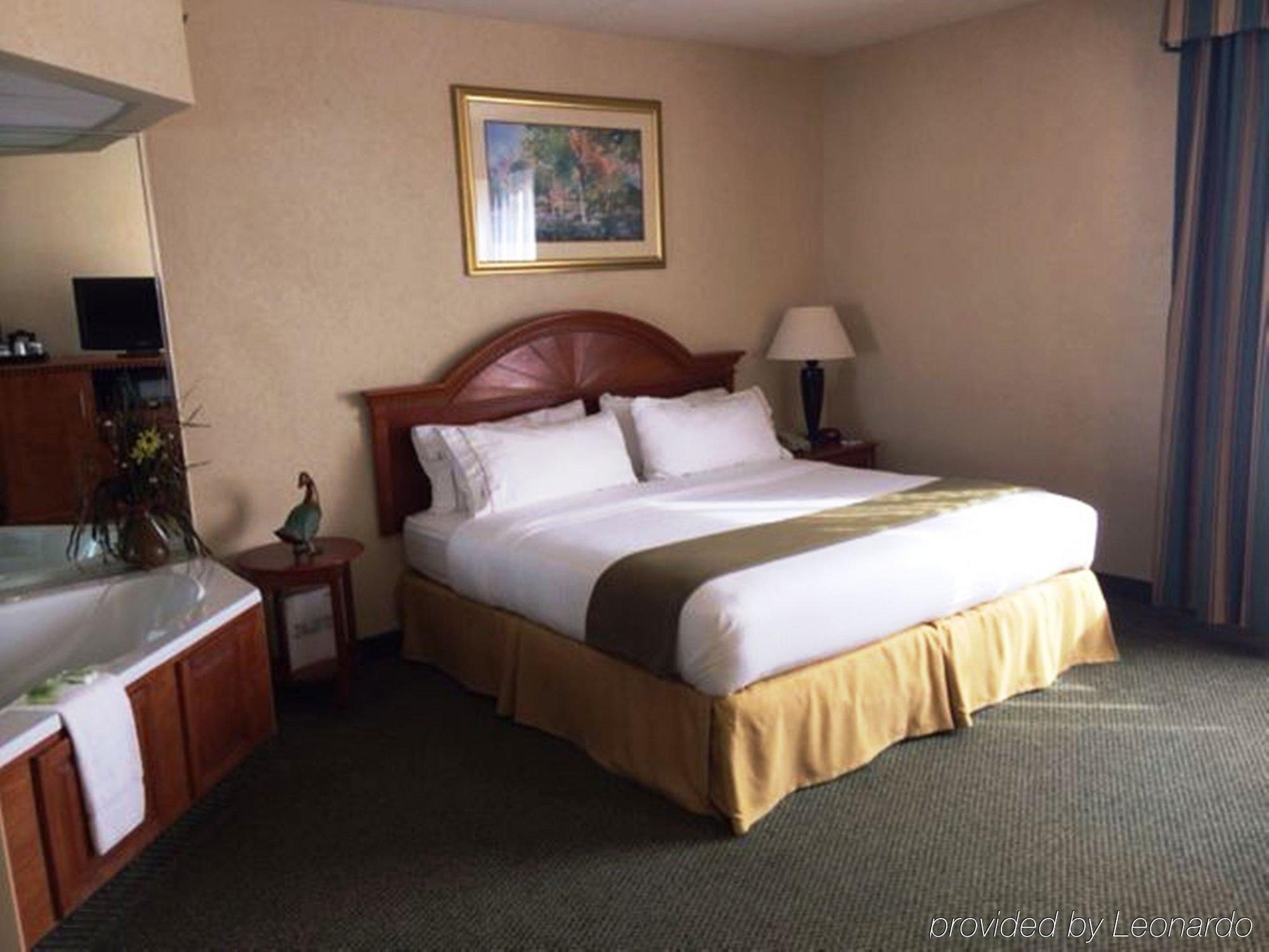 Holiday Inn Express Cambridge By Ihg Экстерьер фото