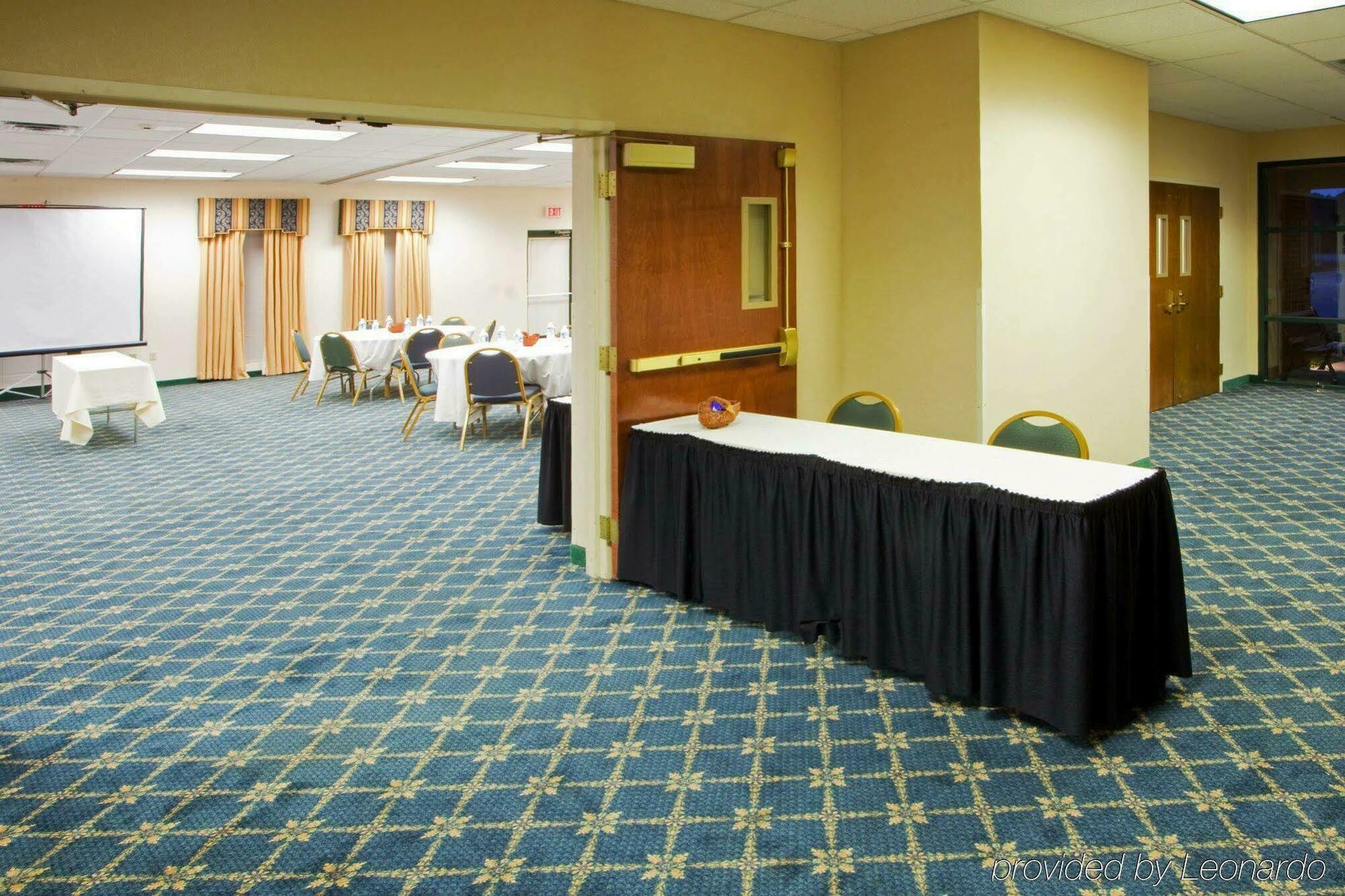 Holiday Inn Express Cambridge By Ihg Экстерьер фото